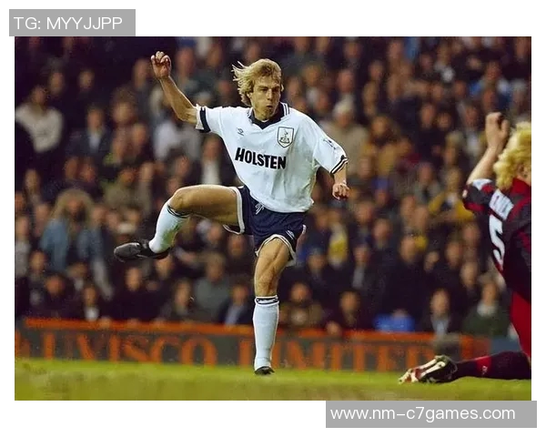 《足球巨星传奇全纪录全球顶级球员精彩瞬间与荣耀生涯全解析》